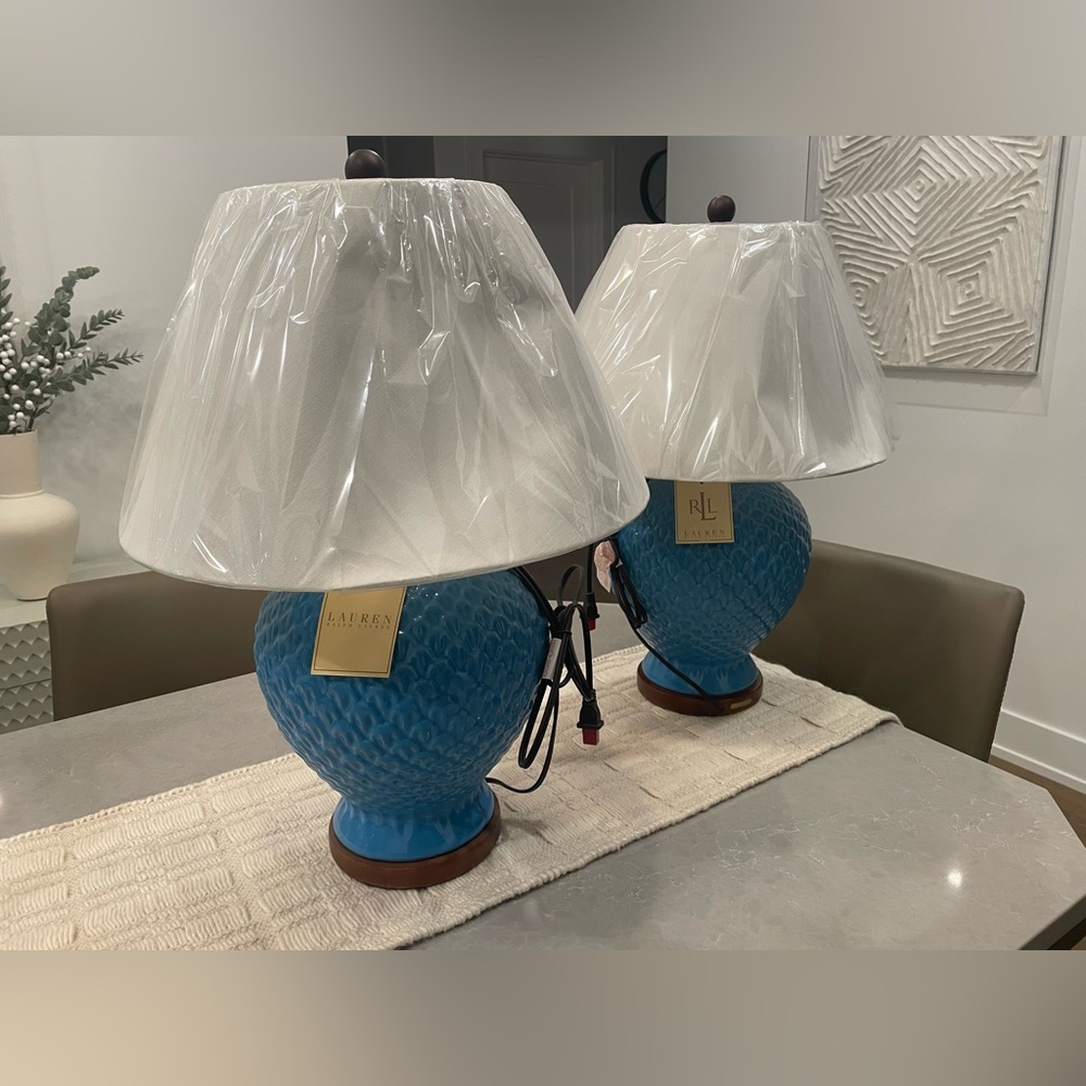 Only one left  of Vintage Ralph Lauren Blue Pineapple Ceramic Pottery Lamps new